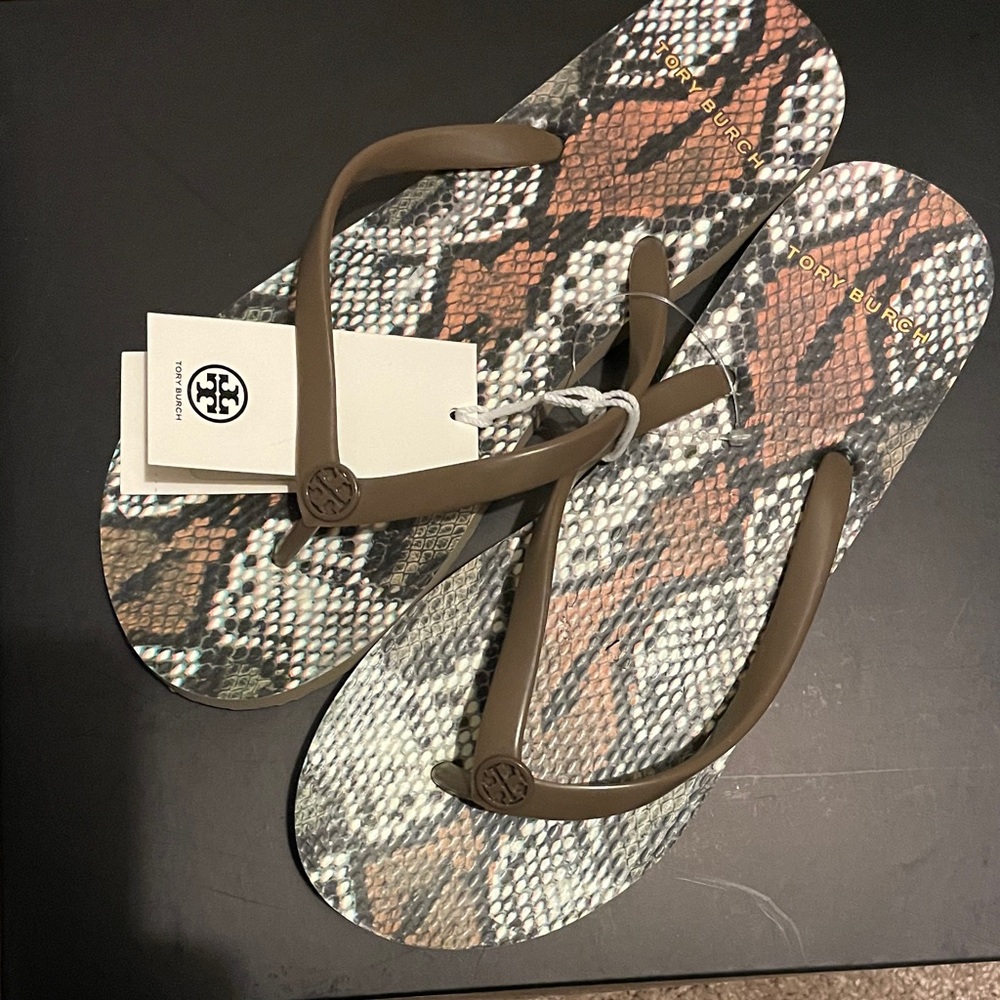 Tory Burch flip flops size 6 NWT